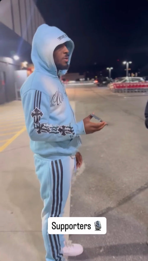 Supporters pulling up in the fit 🩵